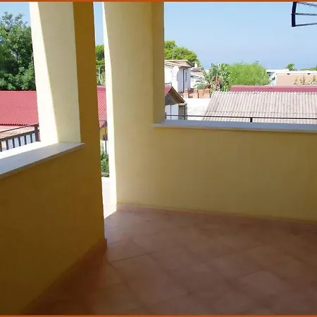 Lobea House - Enjoy A Lifestyle! Карини